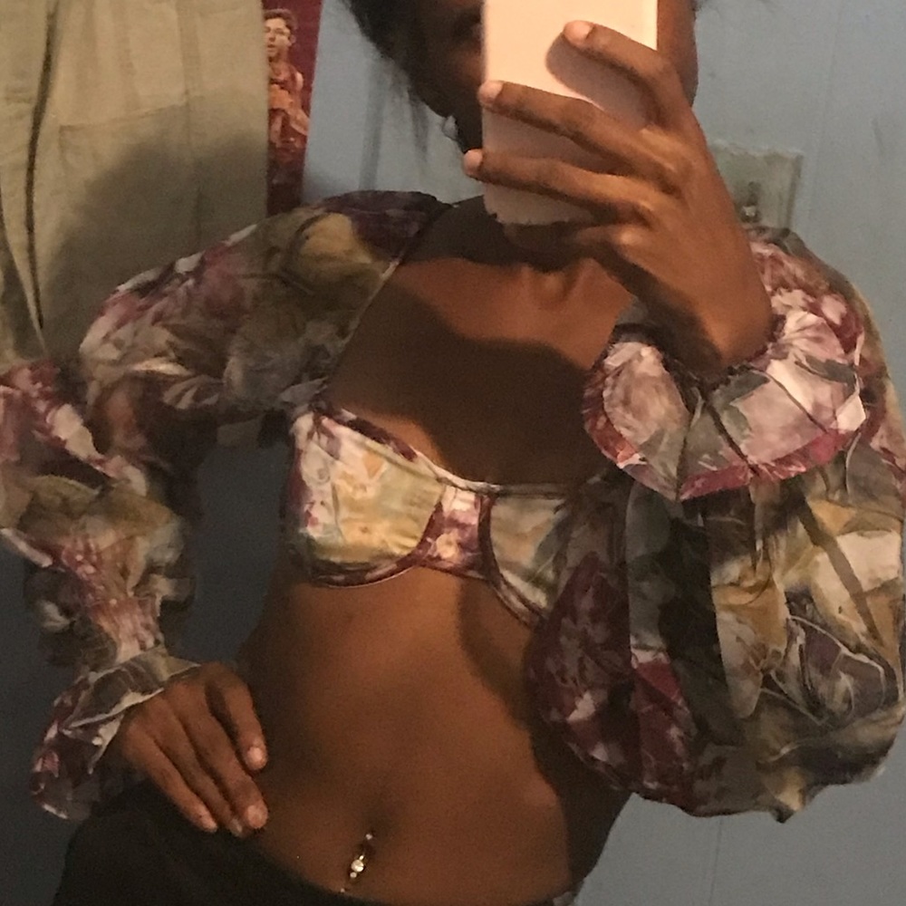 Floral puffy sleeve crop top
